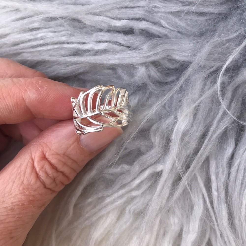 Silver Openwork Leaf Ring - Picture 7 of 7